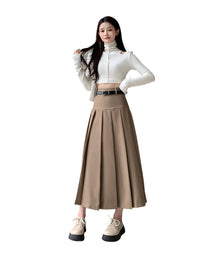 pleated skirt